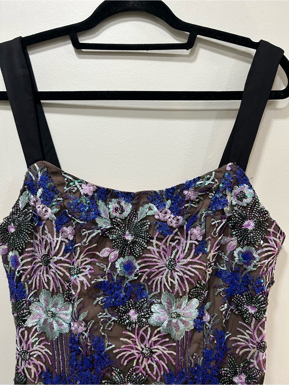Elliatt Paige Sequin Dress - Picture 3 of 8
